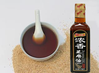跟隨時(shí)代發(fā)展，不做落伍的芝麻油灌裝機(jī)