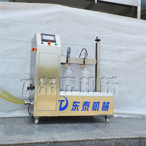 如何清洗小型食用油灌裝機(jī)？東泰告訴你